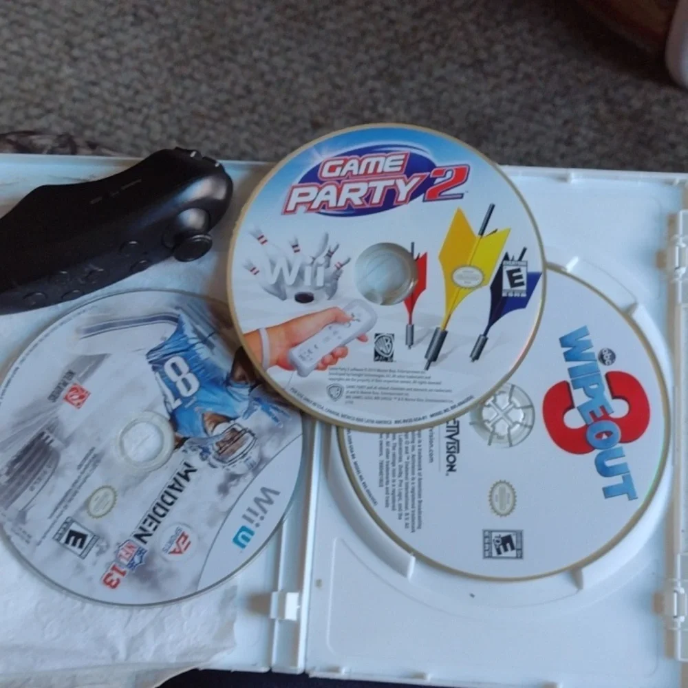 Wiiu Game Console with 3 games 1 Controller
